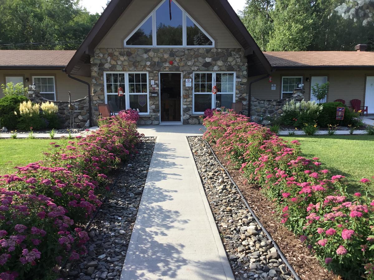 Motel La Source Coaticook Exterior photo