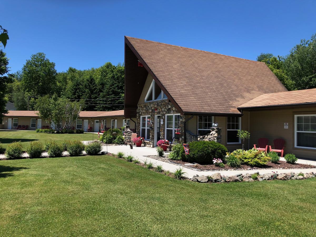 Motel La Source Coaticook Exterior photo